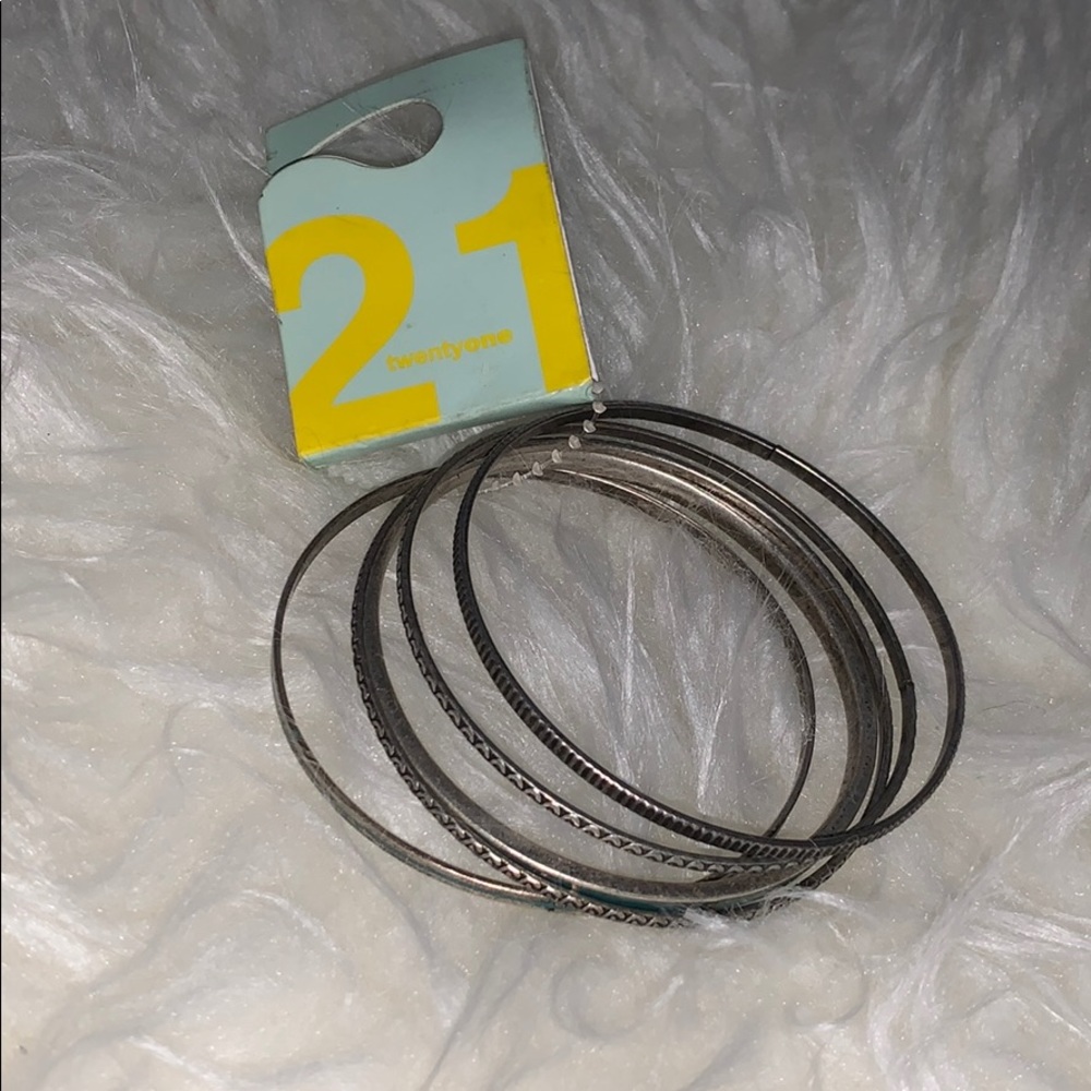 Set of 5 bracelets